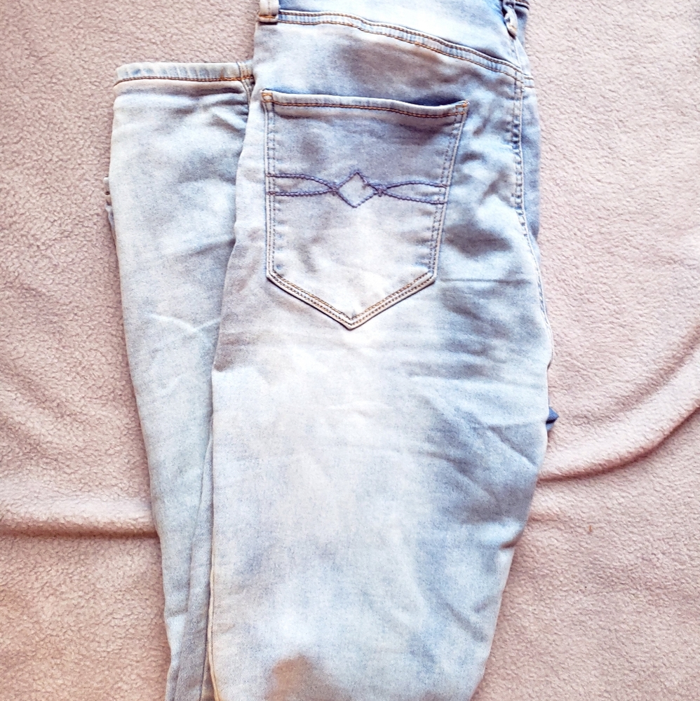 Light wash skinny jeans